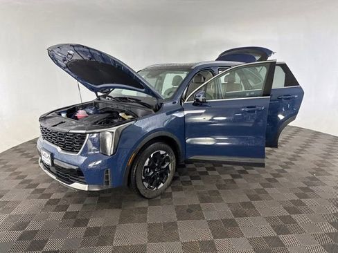 Certified 2025 Kia Sorento S w/ Panoramic Sunroof Package FWD image 12