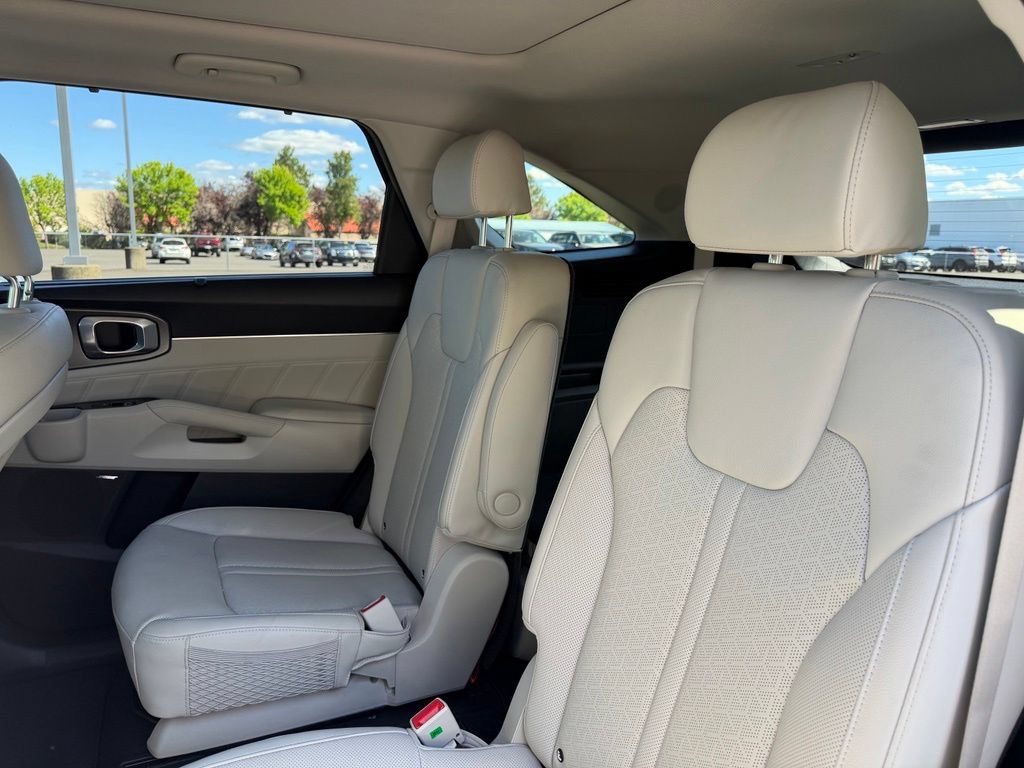 Used 2023 Kia Sorento SX Prestige w/ Panoramic Sunroof Package AWD/4WD image 32