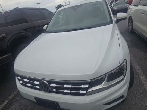 Used 2021 Volkswagen Tiguan SEL AWD/4WD image 3