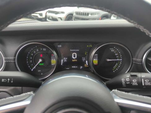 Used 2022 Jeep Wrangler Unlimited Sahara w/ Cold Weather Group AWD/4WD image 17