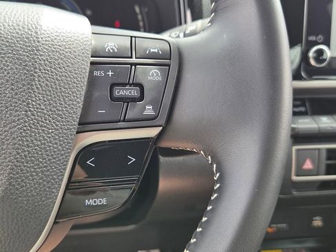 Used 2025 Toyota Camry SE w/ Convenience Package image 24