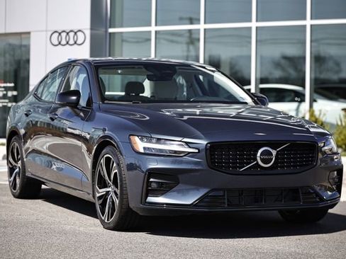 Used 2024 Volvo S60 B5 Core image 2