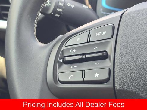 Certified 2025 Hyundai Venue Limited FWD image 19