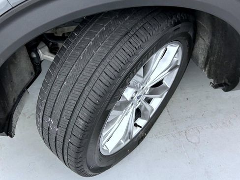 Used 2024 Ford Explorer XLT w/ Equipment Group 202A AWD/4WD image 23