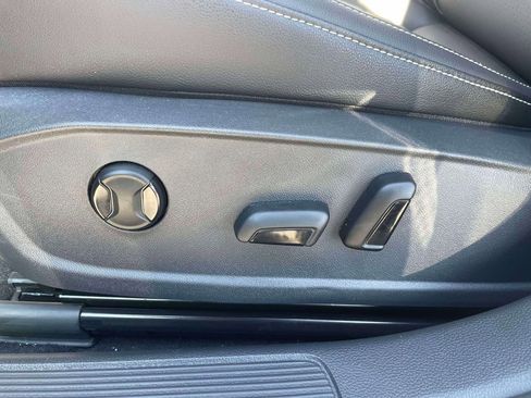 Used 2023 Volkswagen Jetta SE w/ Panoramic Sunroof Package FWD image 18