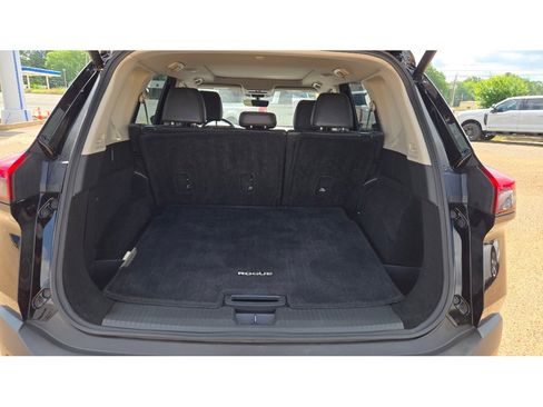 Used 2023 Nissan Rogue SV w/ SV Premium Package FWD image 13