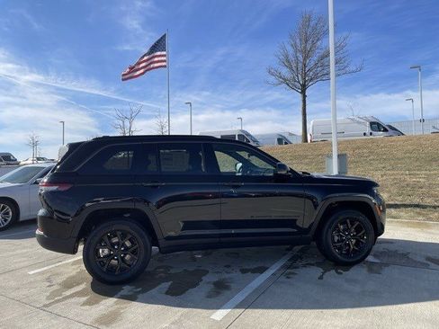 New 2026 Jeep Grand Cherokee Altitude image 7