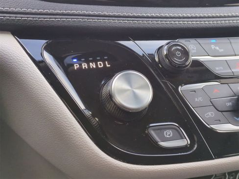 Used 2023 Chrysler Pacifica Touring-L image 32