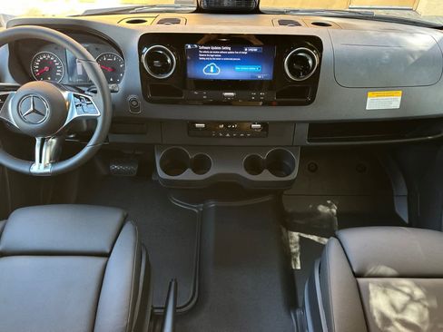 New 2025 Mercedes-Benz Sprinter 2500 image 12