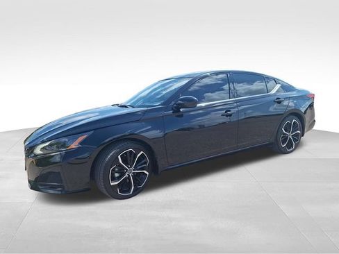 Certified 2024 Nissan Altima 2.5 SR w/ SR Premium Package FWD image 4