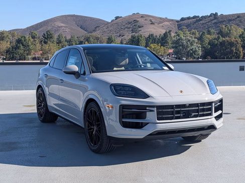 Certified 2026 Porsche Cayenne Coupe AWD/4WD image 9