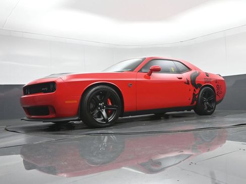 Used 2018 Dodge Challenger SRT Hellcat RWD image 54
