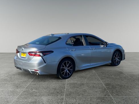 Used 2024 Toyota Camry SE FWD image 5
