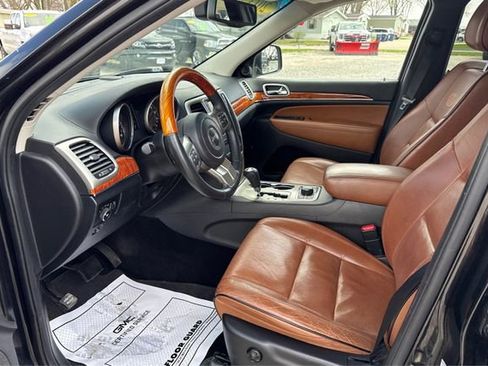 Used 2013 Jeep Grand Cherokee Overland w/ Advance Technology Group image 9