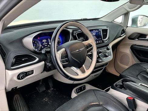 Used 2018 Chrysler Pacifica Limited image 15
