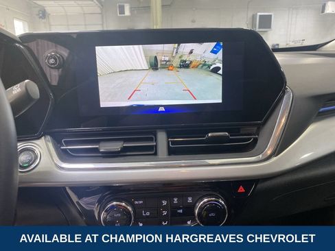 Used 2025 Chevrolet Trax LT w/ Driver Confidence Package FWD image 19