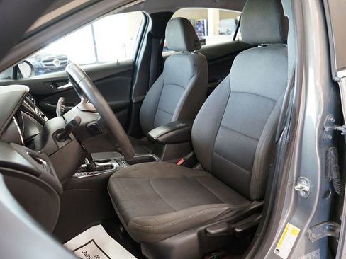 Used 2019 Chevrolet Cruze LT FWD image 2