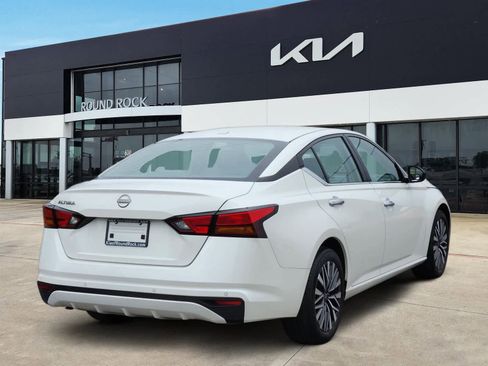 Used 2025 Nissan Altima 2.5 SV FWD image 5