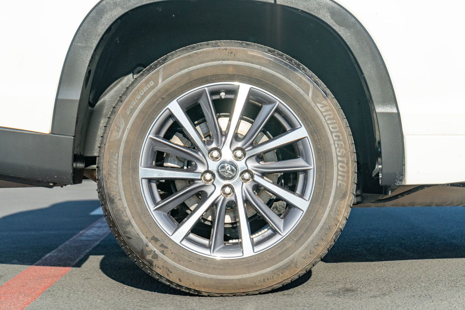 Used 2018 Toyota Highlander XLE FWD image 11