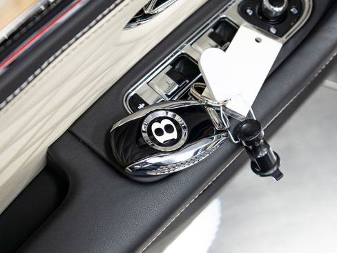 Used 2021 Bentley Flying Spur W12 image 90