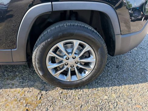 Used 2021 Jeep Cherokee Latitude Plus AWD/4WD image 9