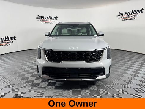 Used 2025 Kia Sorento S image 4