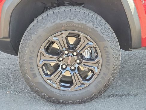 Used 2025 GMC Canyon Elevation w/ Convenience Package image 32