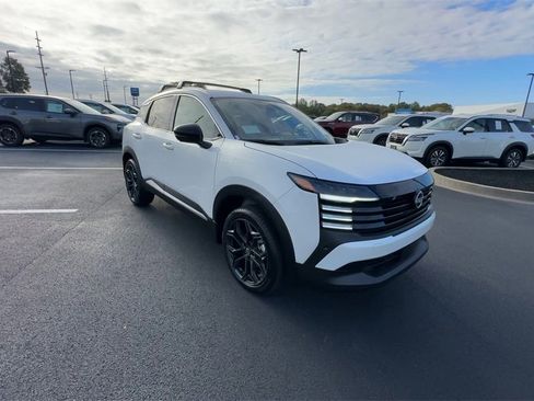 New 2026 Nissan Kicks SR w/ Cold Weather Package image 2