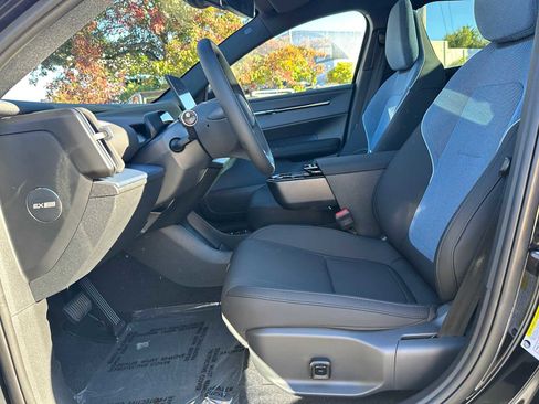 New 2025 Volvo EX30 Plus w/ Protection Package Premier image 19