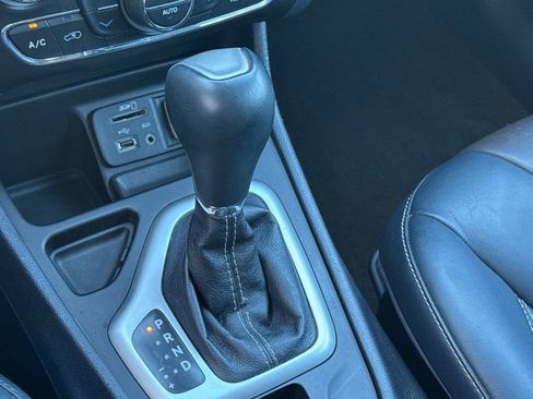 Used 2014 Jeep Cherokee Limited w/ Technology Group FWD image 20
