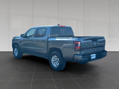 Used 2024 Nissan Frontier SV AWD/4WD image 3