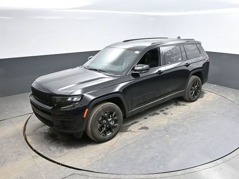 Used 2024 Jeep Grand Cherokee L Laredo image 42