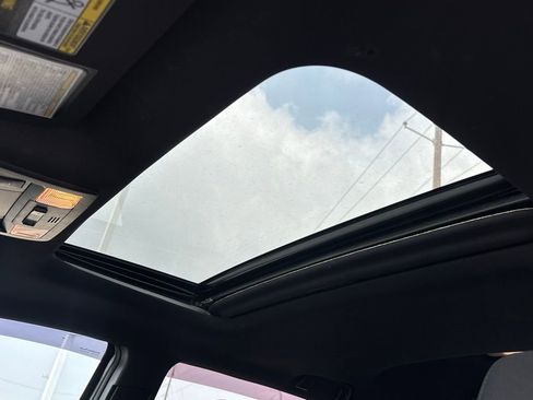 Used 2018 Toyota Tacoma Limited image 8