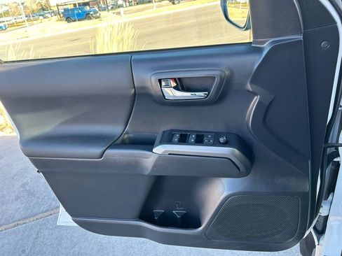 Used 2023 Toyota Tacoma TRD Off-Road w/ Technology Package image 11