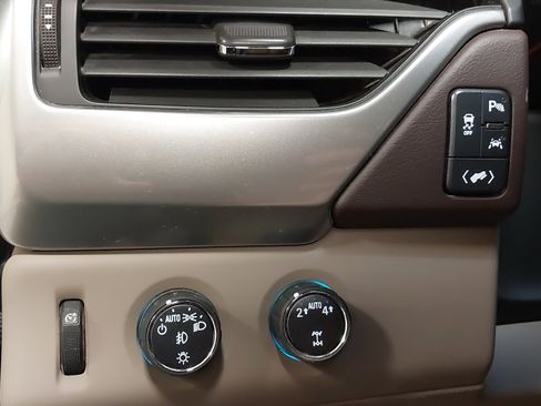 Used 2018 Chevrolet Tahoe LT image 23