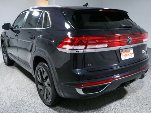 Used 2024 Volkswagen Atlas Cross Sport SE FWD image 9
