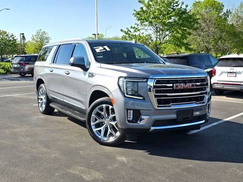 Used 2021 GMC Yukon XL SLT w/ SLT Premium Package AWD/4WD image 2