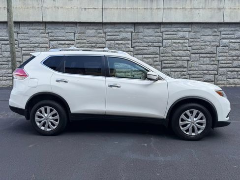 Used 2016 Nissan Rogue S w/ Appearance Package AWD/4WD image 5