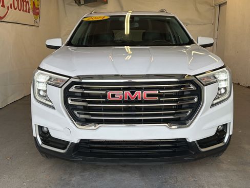 Used 2024 GMC Terrain SLT FWD image 3