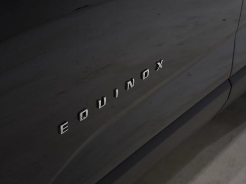 Used 2025 Chevrolet Equinox LT FWD image 8
