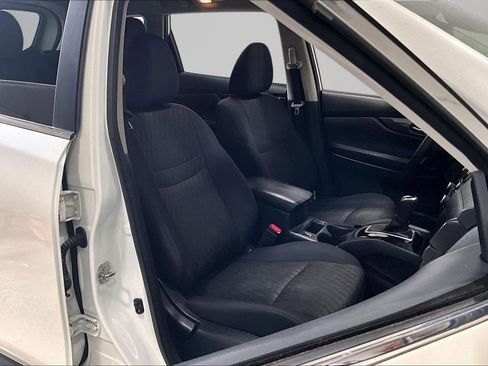 Used 2019 Nissan Rogue SV image 29