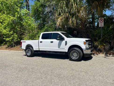 Used 2022 Ford F250 XLT image 3