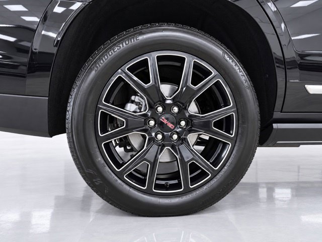 Used 2026 GMC Yukon Denali w/ Denali Reserve Package AWD/4WD image 11