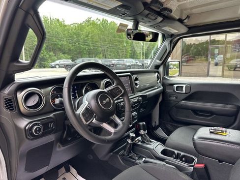 Used 2023 Jeep Gladiator Overland image 13