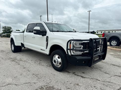 Used 2023 Ford F350 Lariat w/ Lariat Ultimate Package AWD/4WD image 18