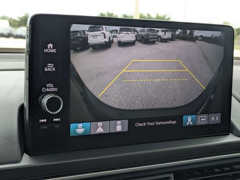 Used 2025 Honda Pilot Touring image 29
