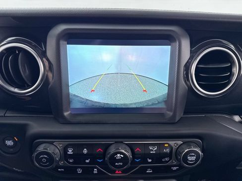 Used 2023 Jeep Wrangler Unlimited Sahara AWD/4WD image 17