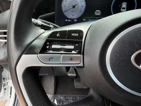 Used 2025 Hyundai Elantra SEL image 23