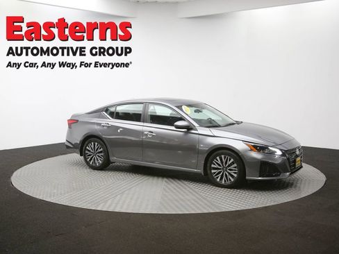 Used 2024 Nissan Altima 2.5 SV w/ SV Premium Package image 46