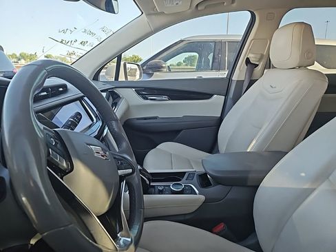 Used 2021 Cadillac XT6 Premium Luxury image 5